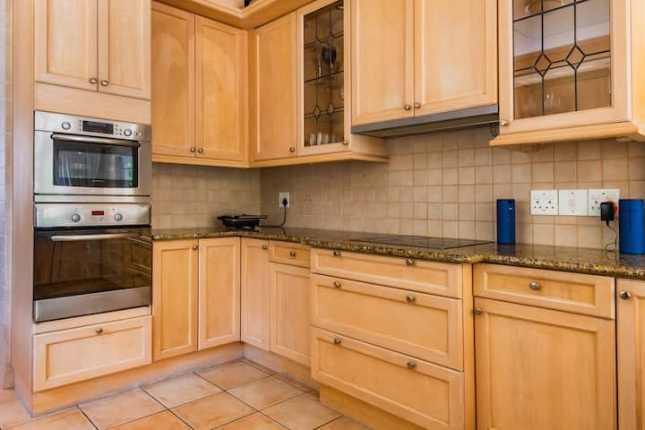 To Let 4 Bedroom Property for Rent in Hout Bay Western Cape